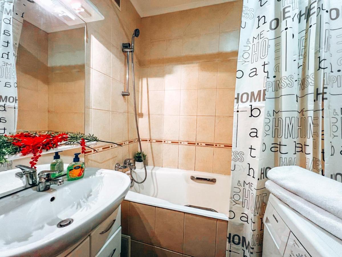 Apartments Near The Exhibition Centre Kiev Exterior foto